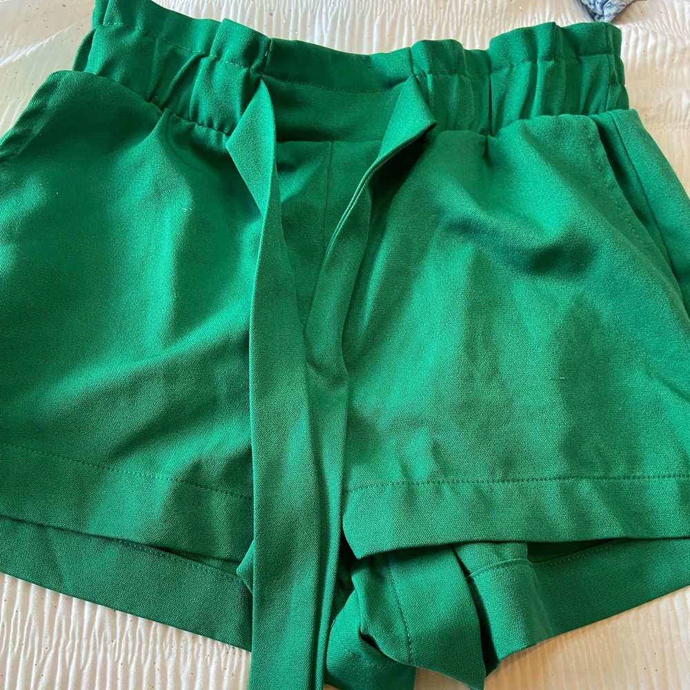 Green shorts, size medium ( THE BRAND IS WRONG!!)